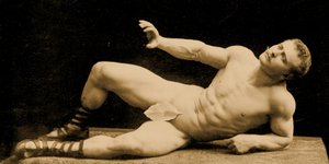 Eugen Sandow, in posa classica greco-romana con foglia di fico, c.1894